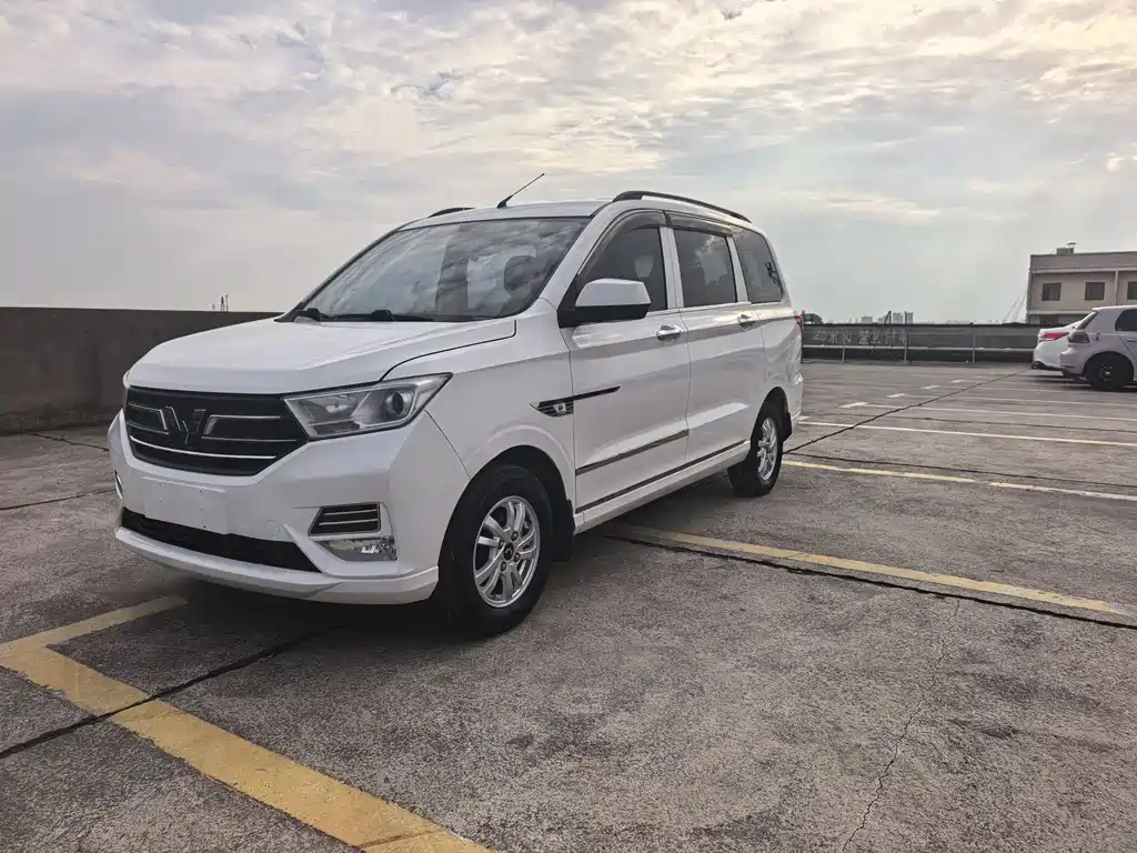 Wuling Hongguang 2018 — фото 1