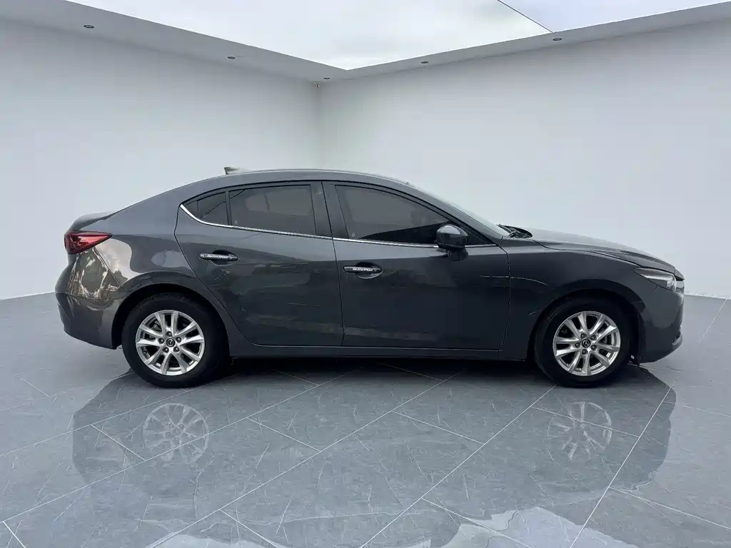 Mazda 3 Axela 2018 — фото 19