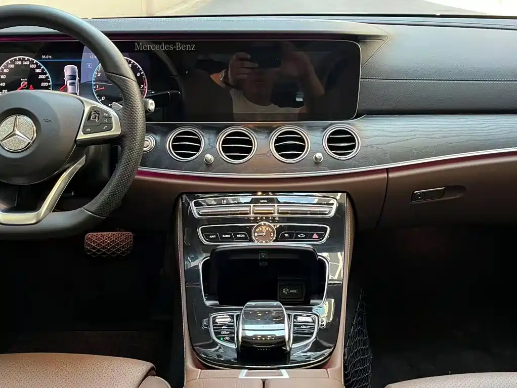 Mercedes-Benz E-Class 2018 — фото 12