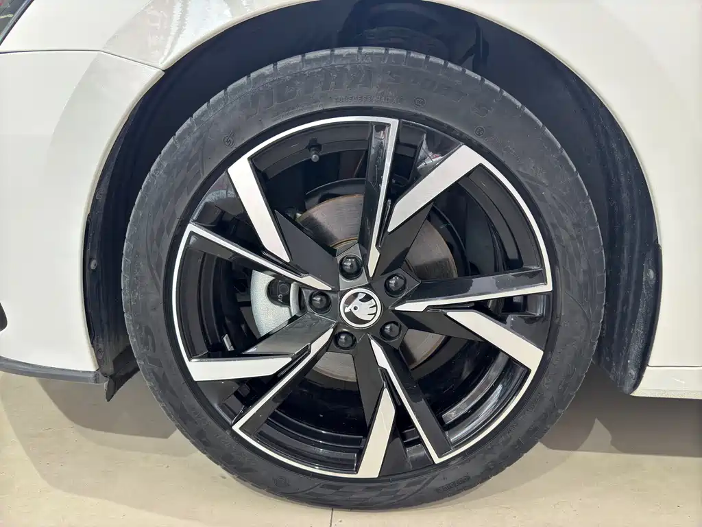 Skoda Octavia 2022 — фото 19