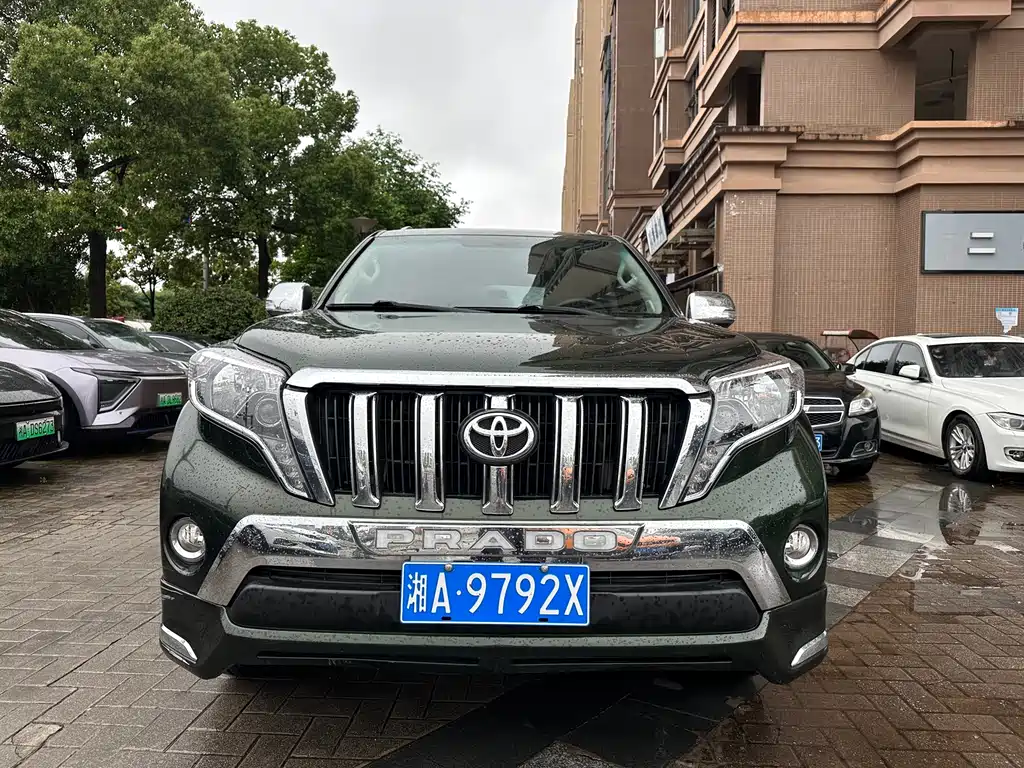Toyota Prado 2015 — фото 2