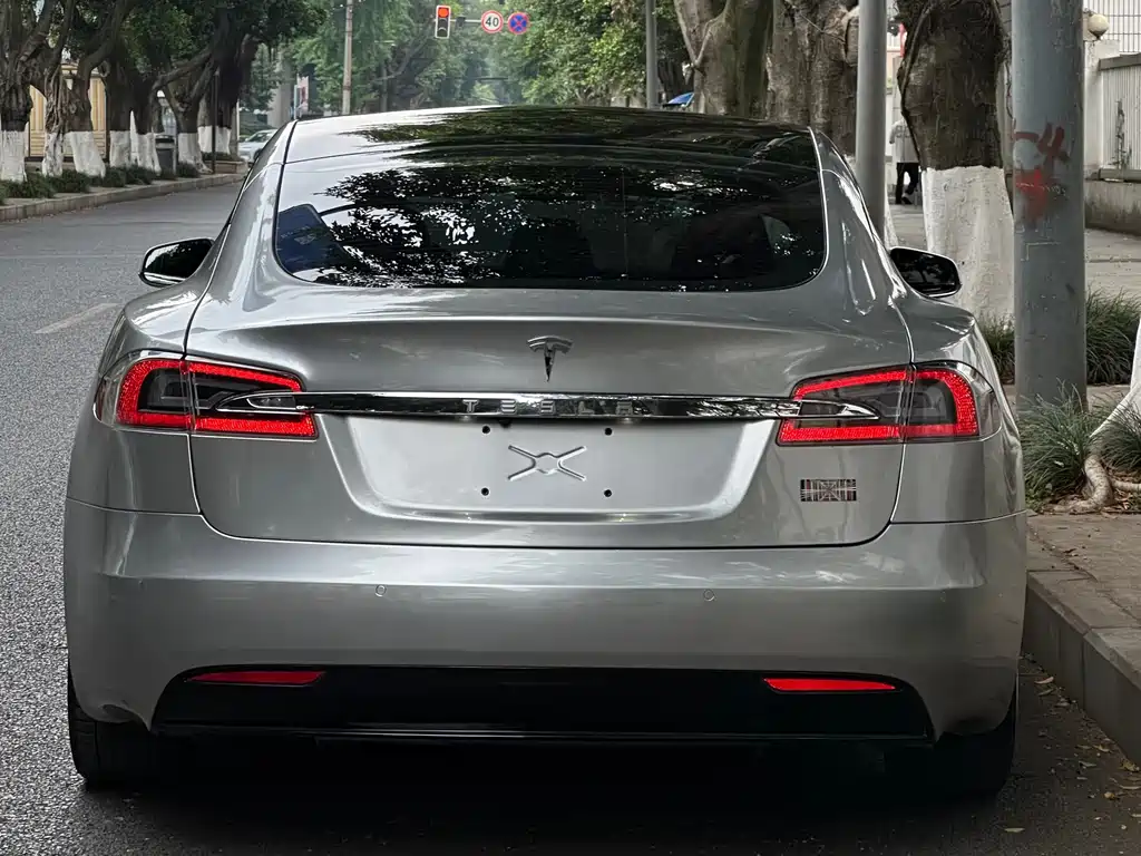 Tesla Model S 2017 — фото 4