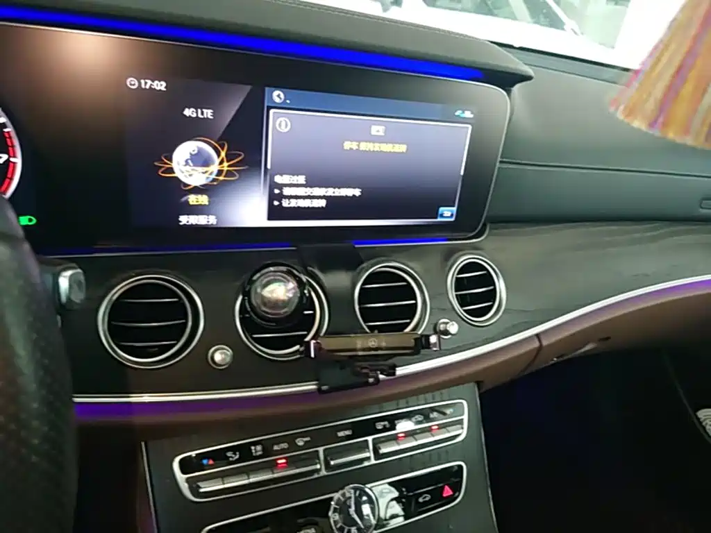 Mercedes-Benz E-Class 2020 — фото 13