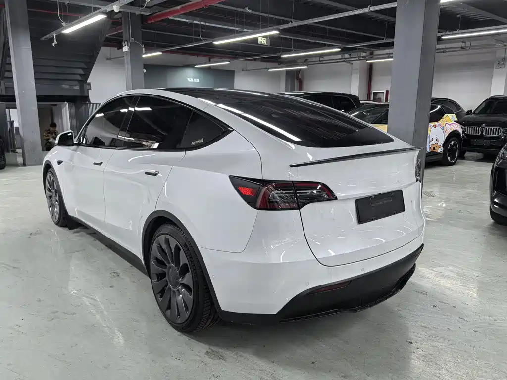 Tesla Model Y 2023 — фото 12