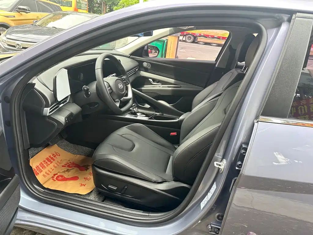 Hyundai Elantra 2024