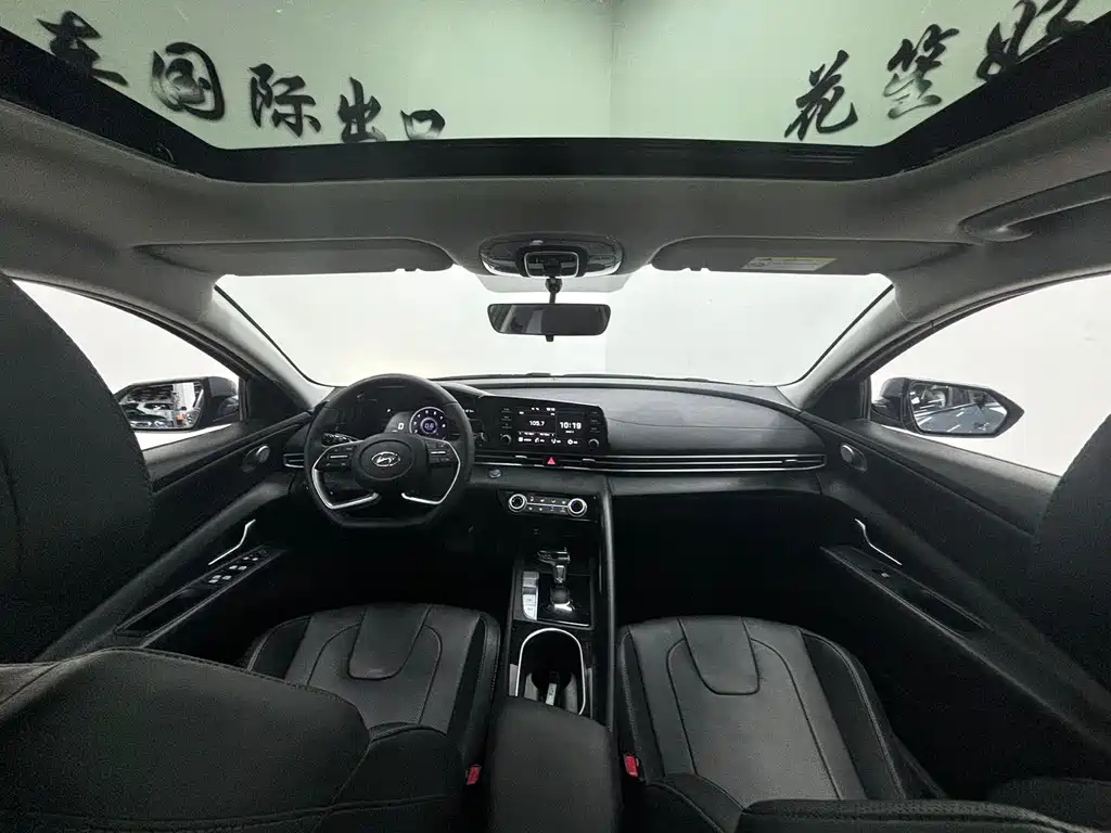 Hyundai Elantra 2023 — фото 19