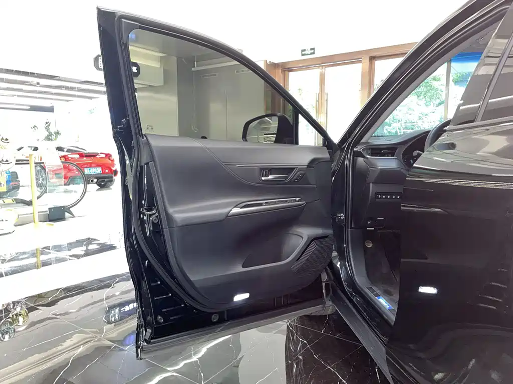 Toyota Venza 2023 — фото 16