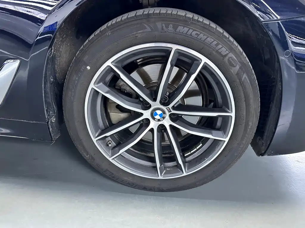 BMW 5 Series 2022 — фото 13