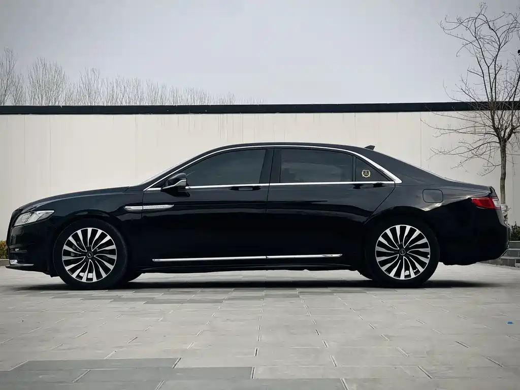 Lincoln Continental 2020 — фото 7