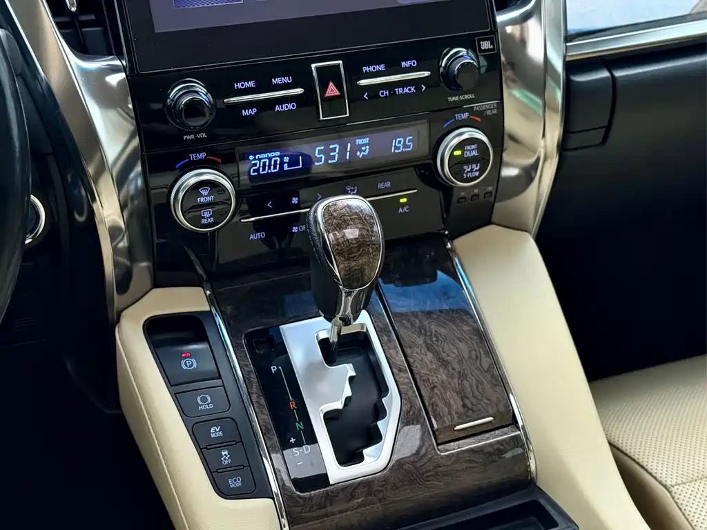 Toyota Vellfire 2021 — фото 15
