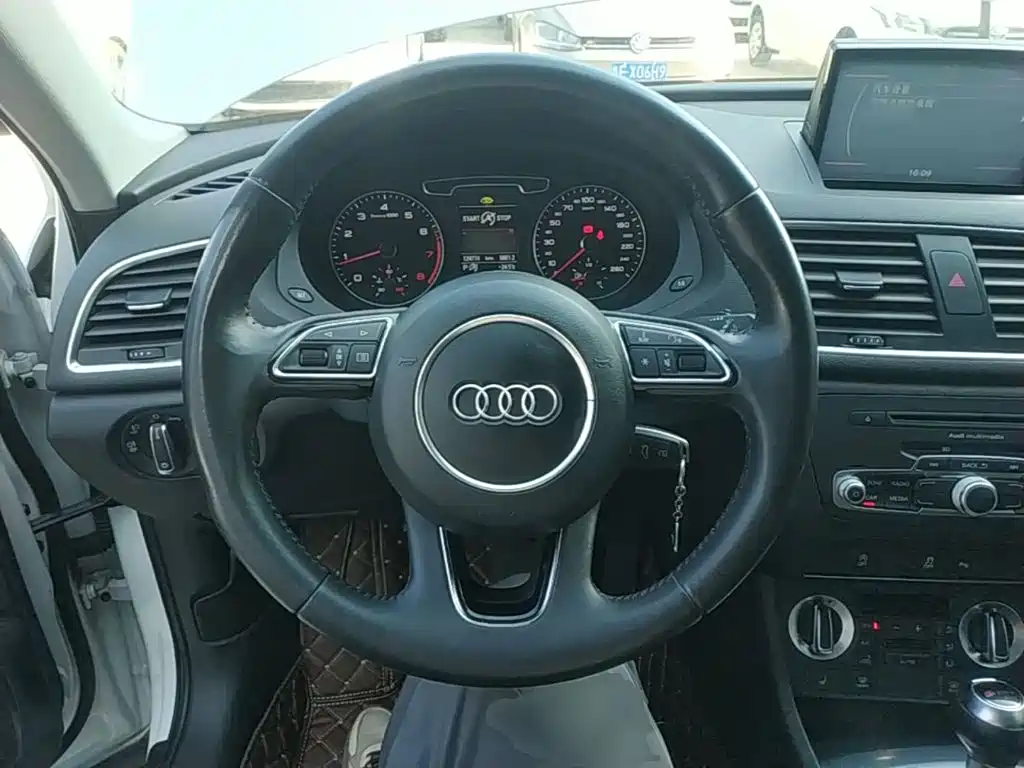 Audi Q3 2015 — фото 11