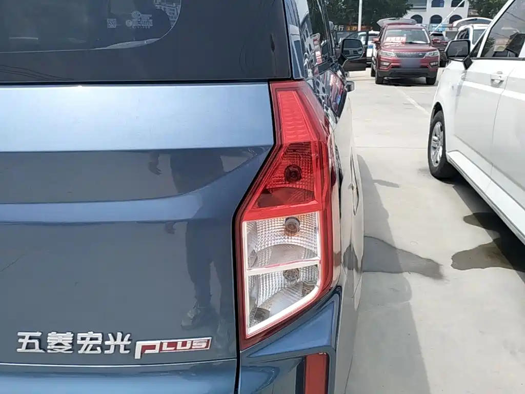 Wuling Hongguang PLUS 2022 — фото 8