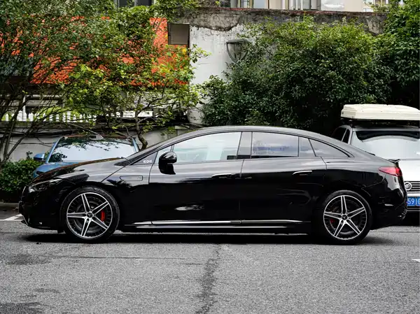 Mercedes-Benz EQE AMG 2025