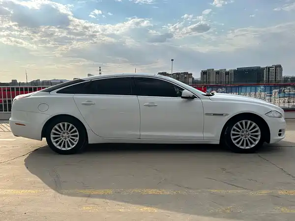 Jaguar XJ 2016