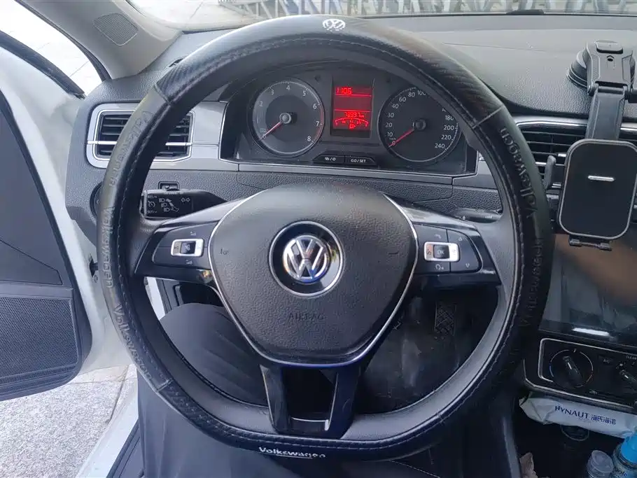 Volkswagen Santana 2018 — фото 15