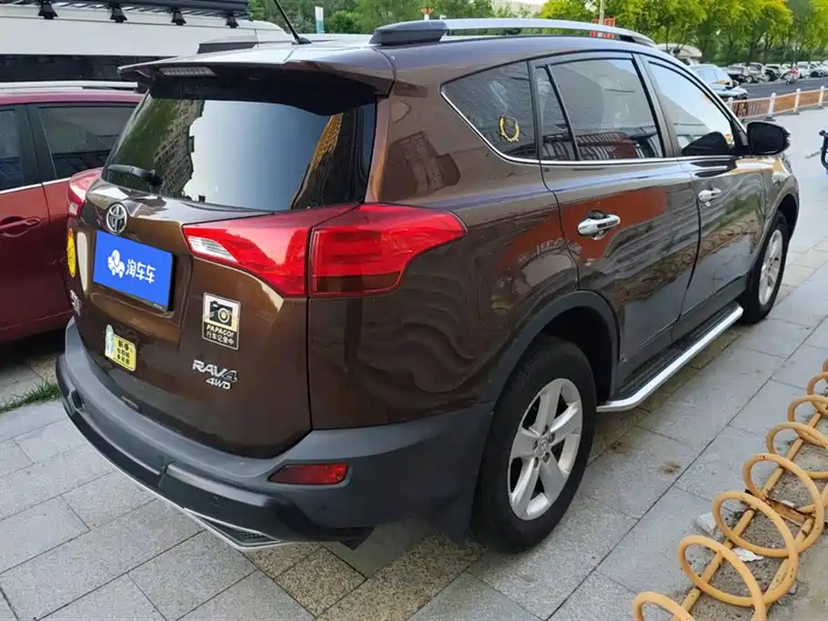 Toyota RAV4 2014 — фото 3