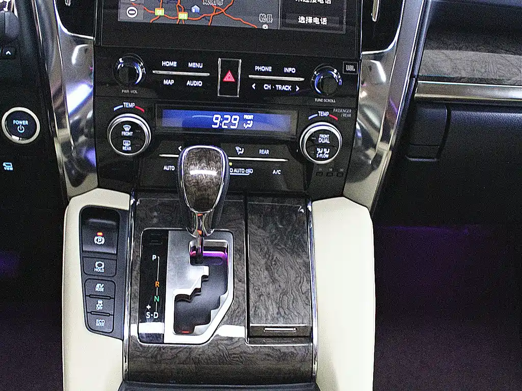 Toyota Alphard 2021 — фото 13