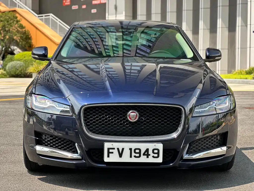 Jaguar XFL 2019 — фото 1