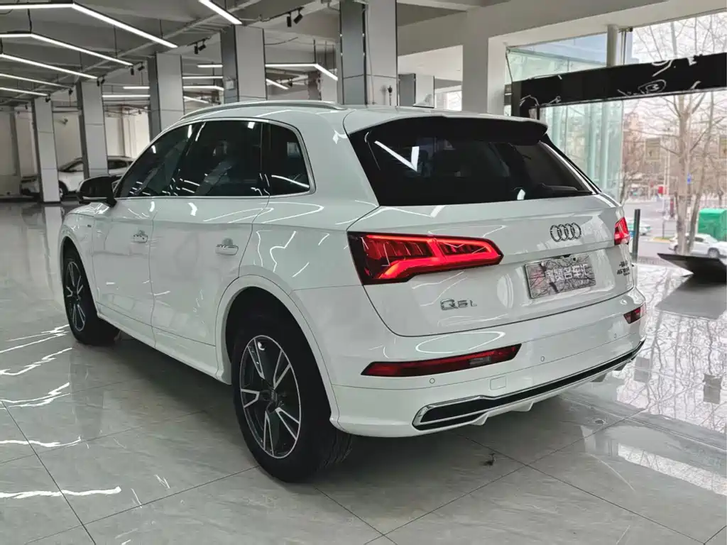 Audi Q5L 2019 — фото 6