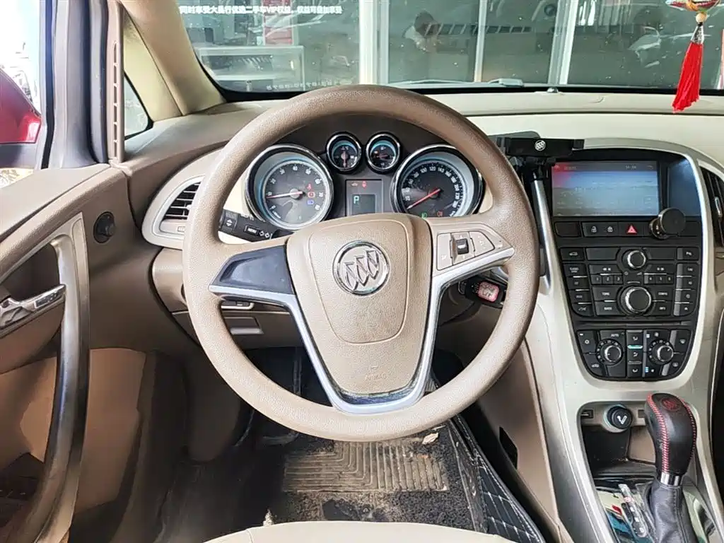 Buick Excelle 2015 — фото 11