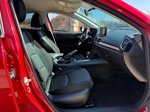 Mazda 3 Axela 2016