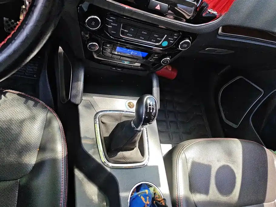 Geely GX7 2015 — фото 16