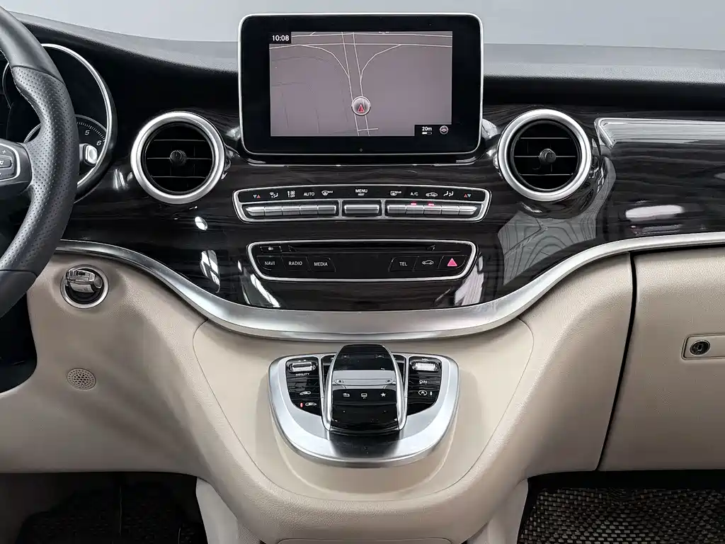Mercedes-Benz V-Class 2017 — фото 17