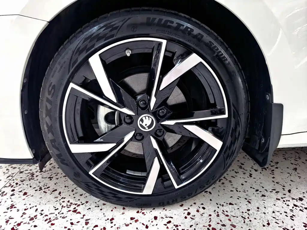 Skoda Octavia 2022 — фото 21