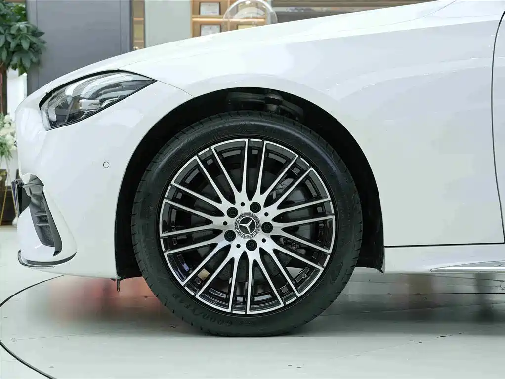 Mercedes-Benz C-Class 2024 — фото 17