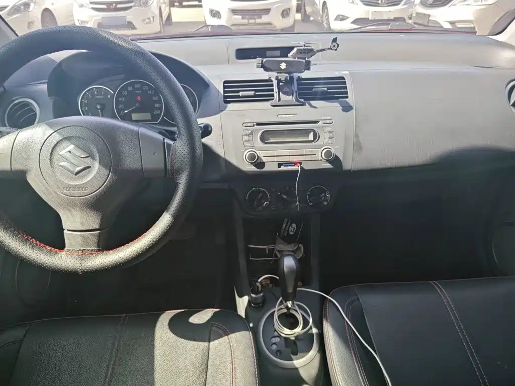Suzuki Swift 2015 — фото 12