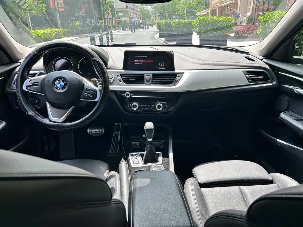 BMW 1 Series 2019 — фото 15