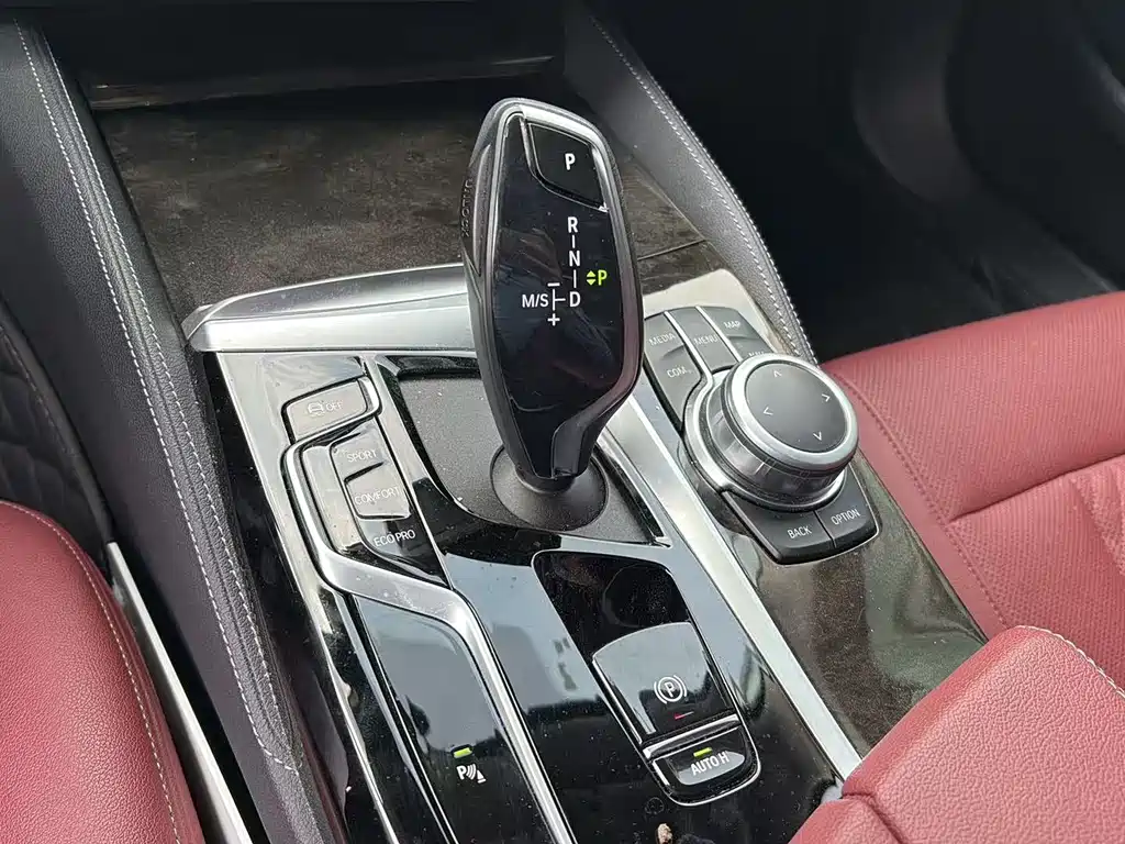 BMW 5 Series 2022 — фото 16