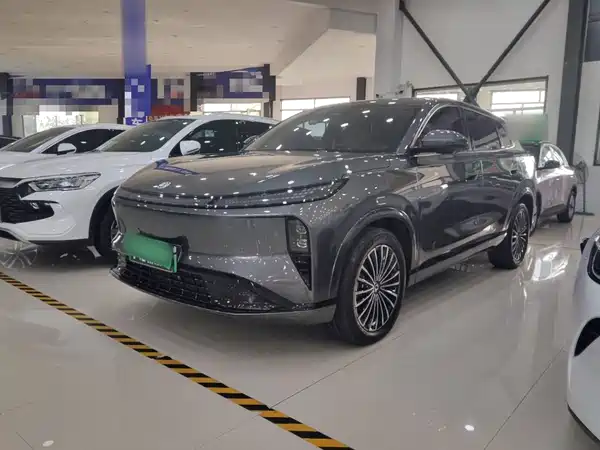 Dongfeng Fengshen L8 2025