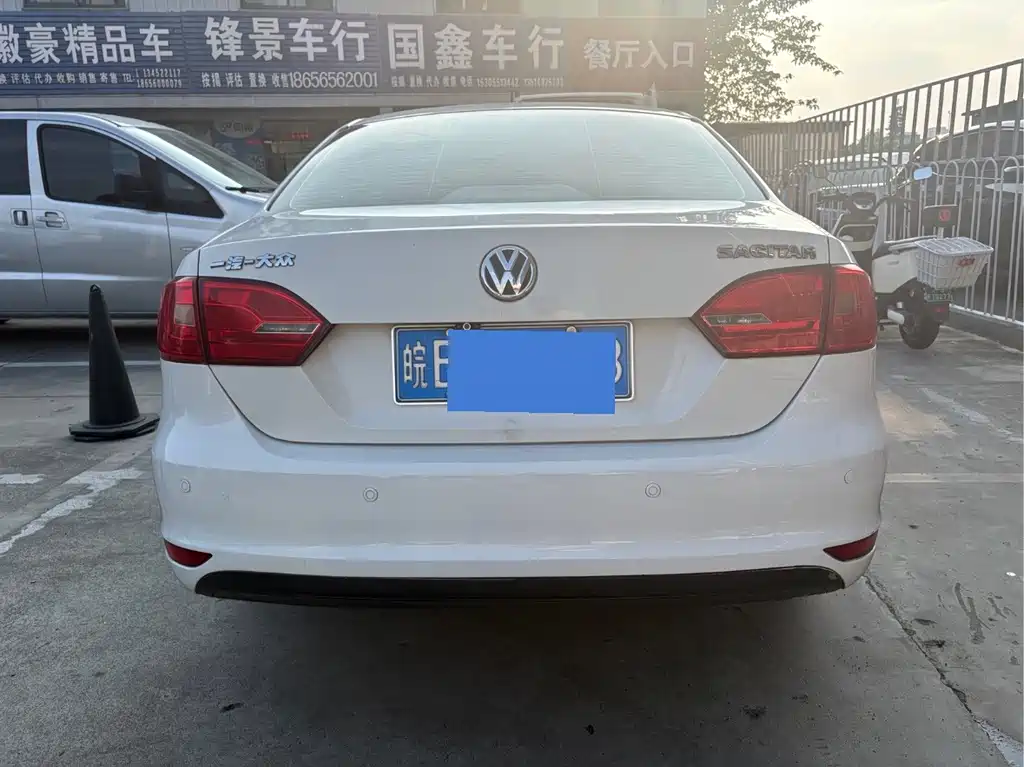 Volkswagen Sagitar 2013