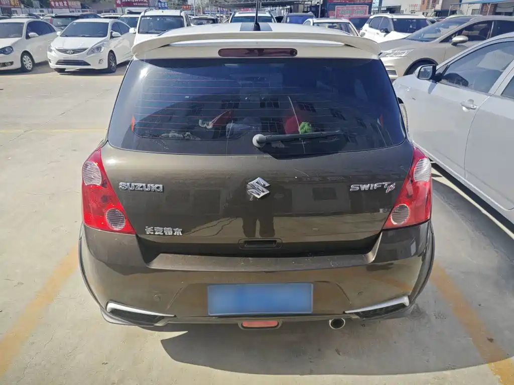Suzuki Swift 2015 — фото 10
