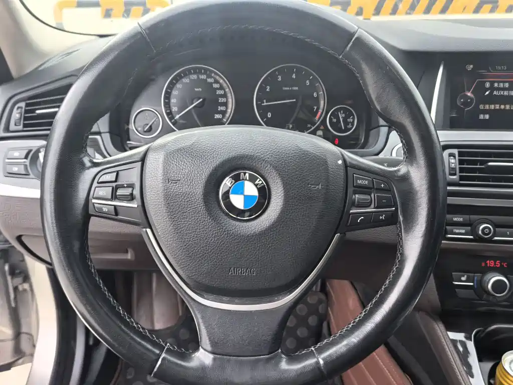 BMW 5 Series 2015 — фото 9