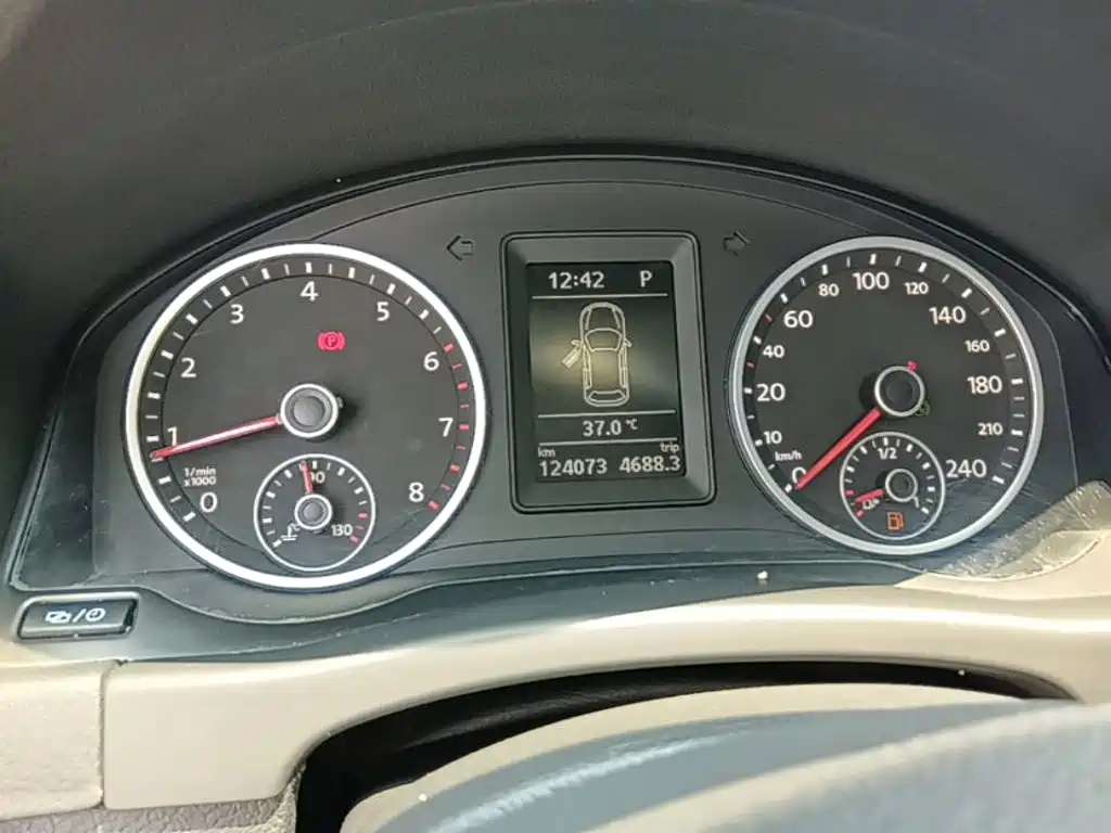 Volkswagen Tiguan 2015 — фото 12