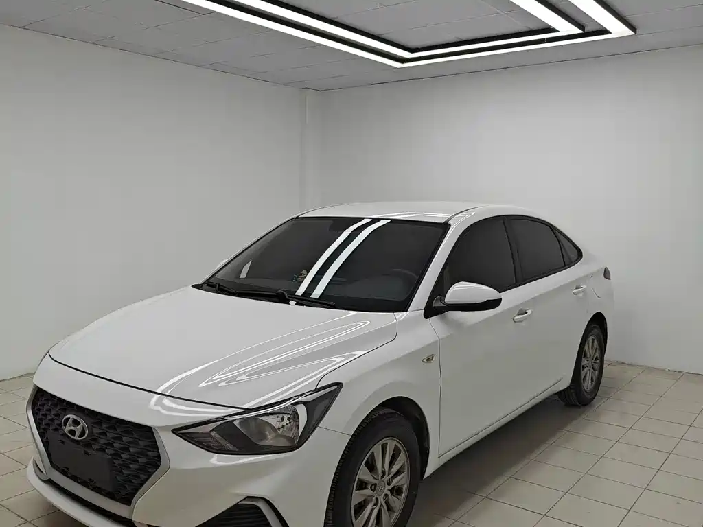 Hyundai Elantra 2020 — фото 1