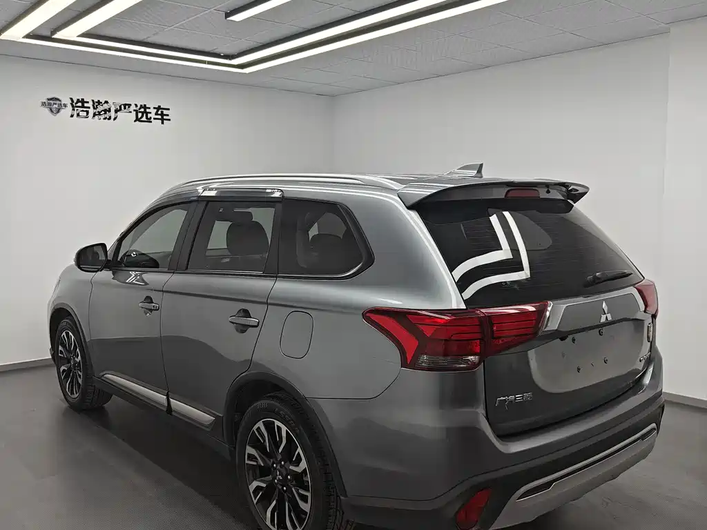 Mitsubishi Outlander 2020 — фото 4