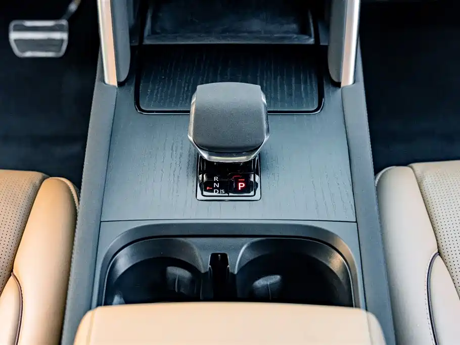 Land Rover Discovery Sport 2024 — фото 12