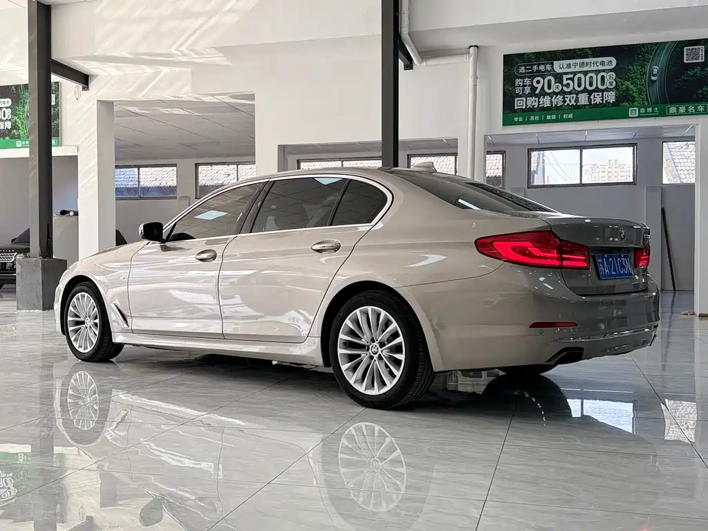BMW 5 Series 2018 — фото 6