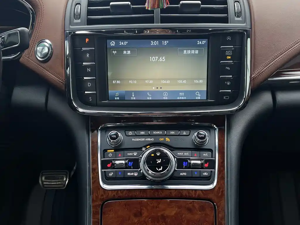 Lincoln Continental 2020 — фото 15