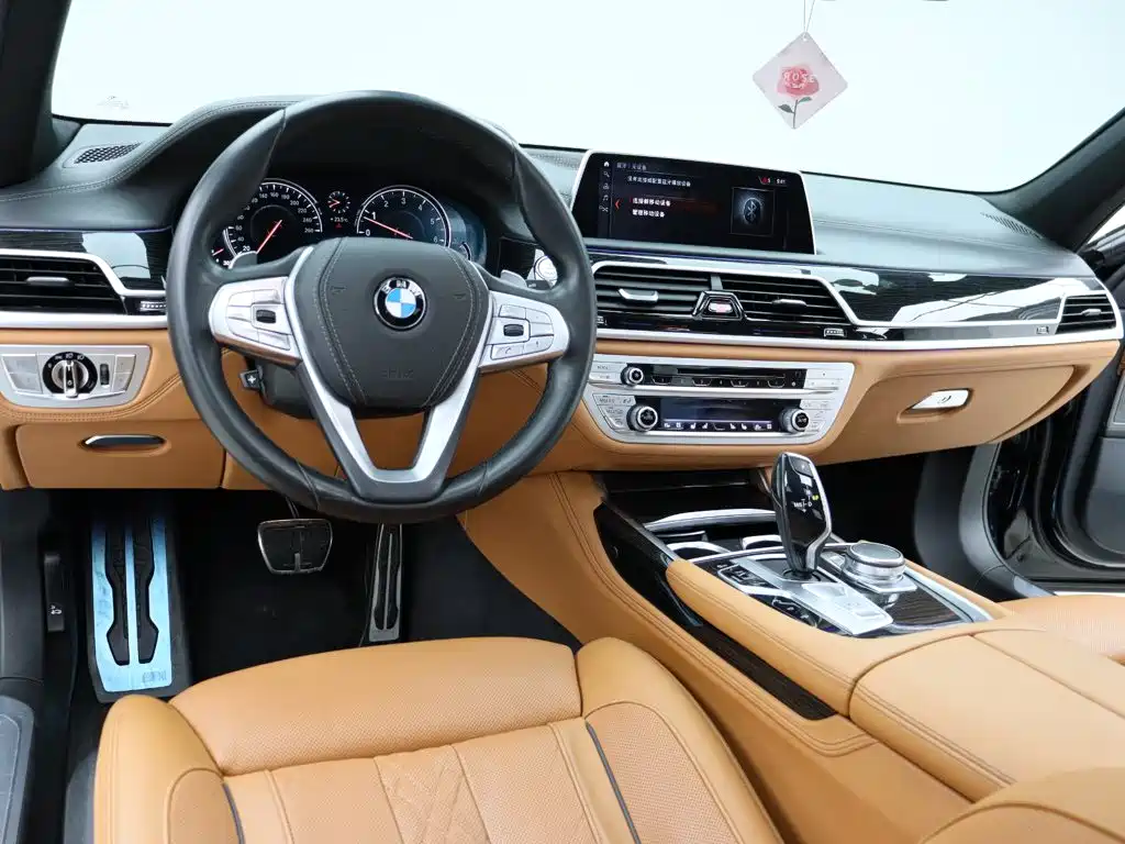 BMW 7 Series 2018 — фото 11