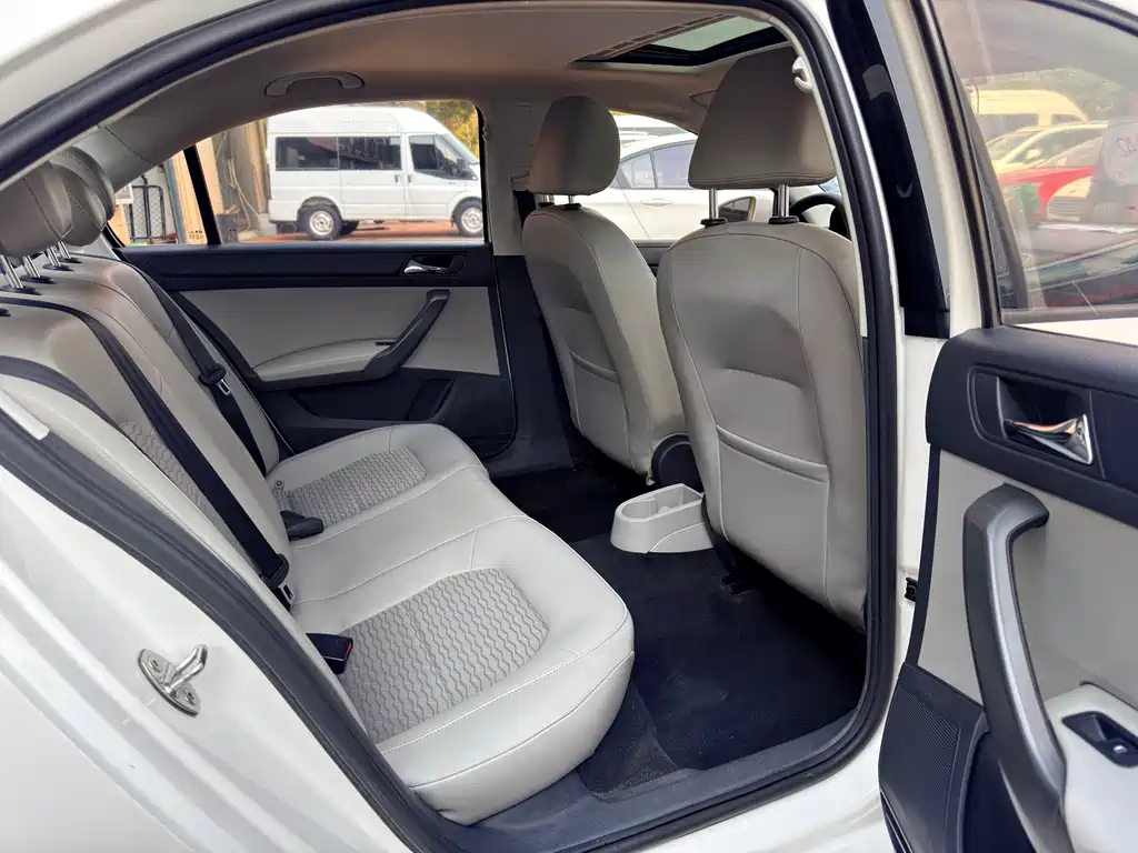 Skoda Rapid 2017 — фото 11