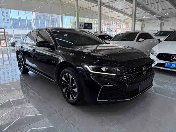 Volkswagen Passat 2023