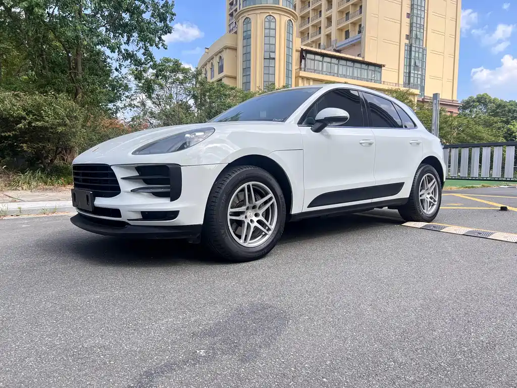 Porsche Macan 2019 — фото 1
