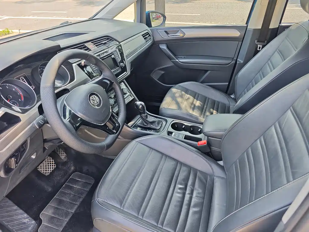 Volkswagen Touran 2017 — фото 17