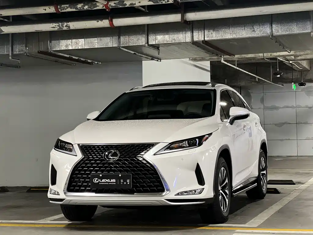 Lexus RX 2022 — фото 1