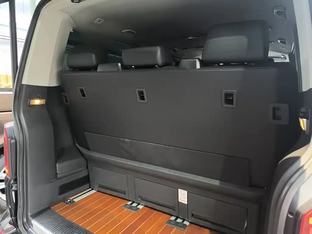 Volkswagen Multivan 2018 — фото 19