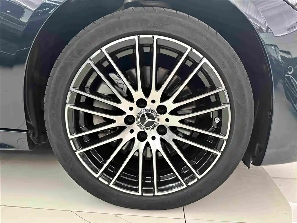 Mercedes-Benz C-Class 2024